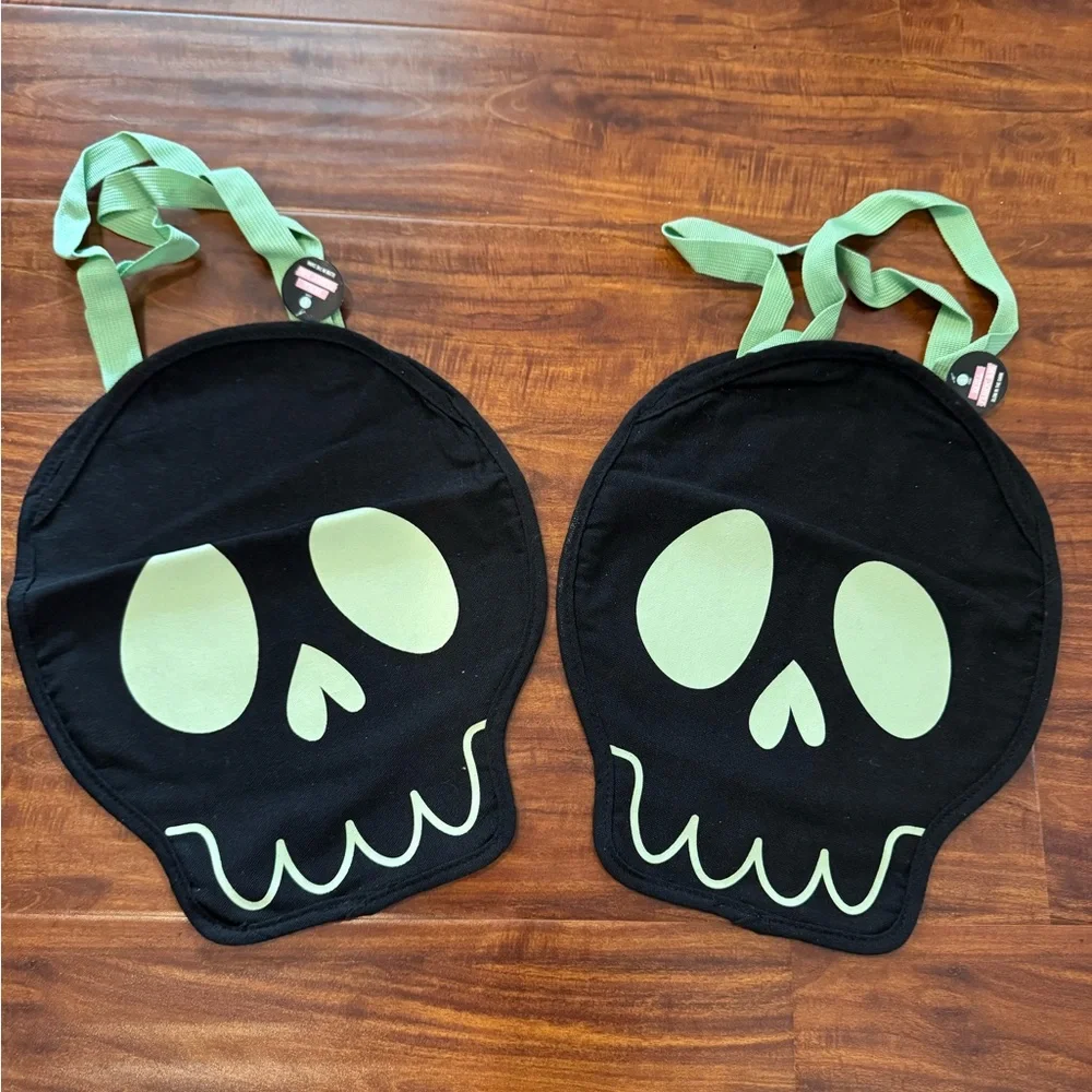 NWT Target Bullseye Playground Halloween Trick Or Treat Bag Skull set of 2